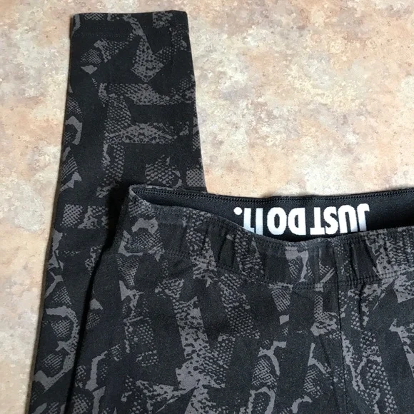 Nike LEG A SEE snake print leggings 841037-211 - Picture 11 of 15